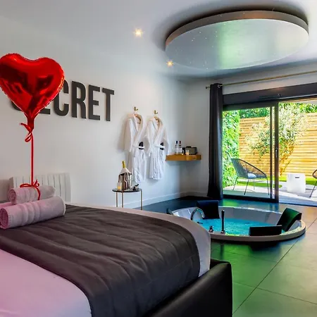 Le Secret - Nuit Romantique Avec Jacuzzi Privatif - Champagne Offert - Climatisation Holiday home Nantes