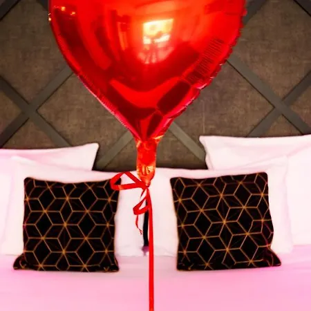 Le Secret - Nuit Romantique Avec Jacuzzi Privatif - Champagne Offert - Climatisation * Nantes