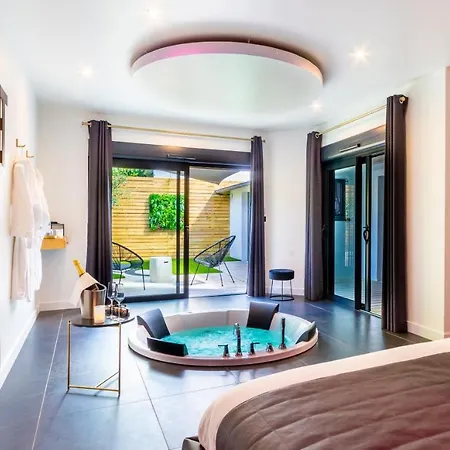 Holiday home Le Secret - Nuit Romantique Avec Jacuzzi Privatif - Champagne Offert - Climatisation Nantes
