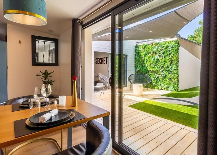 Nuit Confort Avec Balneo Xxl Privative Et Climatisation 펜션 낭트