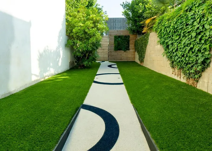 Nuit Confort Avec Balneo Xxl Privative Et Climatisation * Nantes