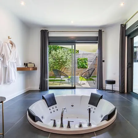 Nuit Confort Avec Balneo Xxl Privative Et Climatisation *